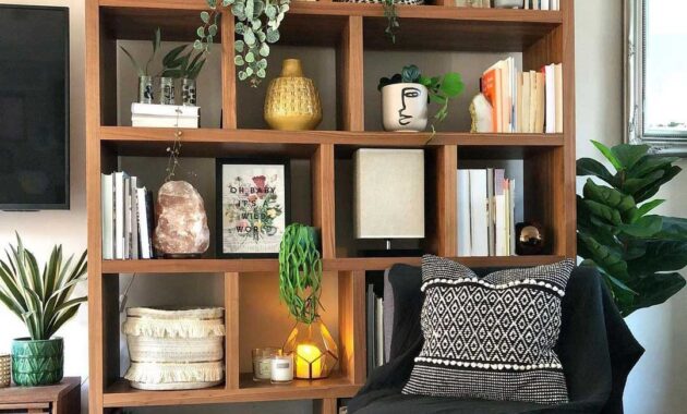 How to decorate shelves in dining room